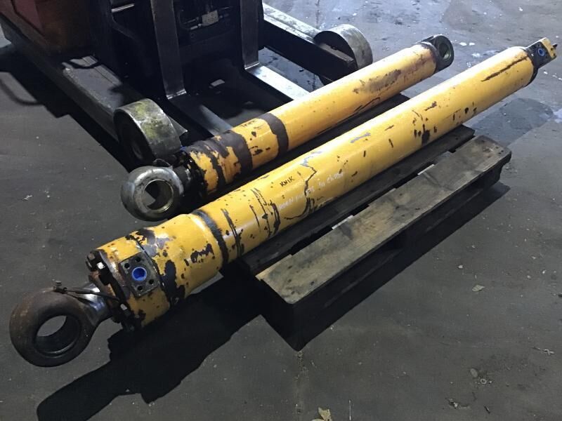 Liebherr R934B / R944 / R954B / R954C / A954 Li / A954B Li / R934C / R942 LI / R954 - Хидрауличен цилиндар: слика 2 Liebherr R934B / R944 / R954B / R954C / A954 Li / A954B Li / R934C / R942 LI / R954 - Хидрауличен цилиндар: слика 2