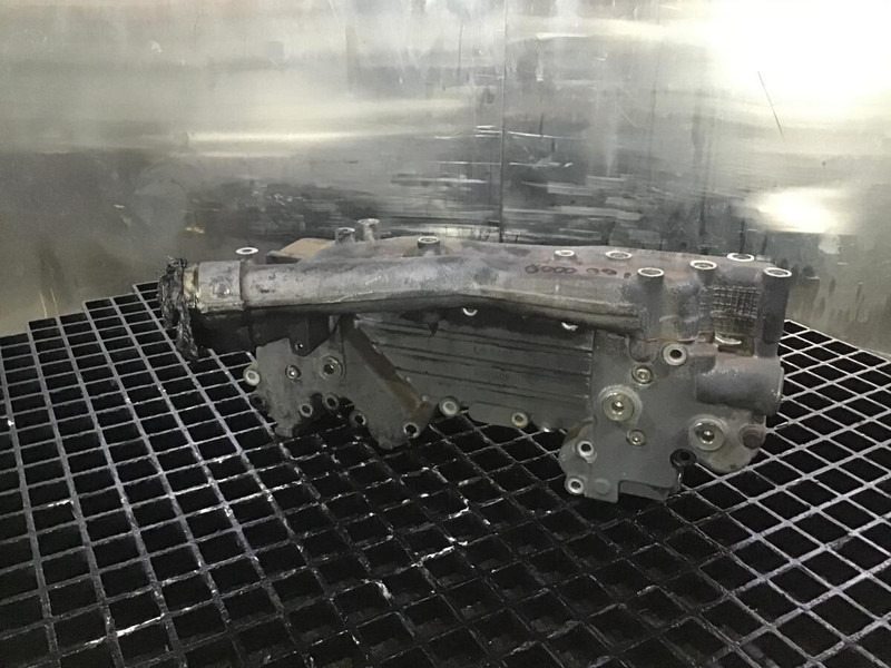 Liebherr R974B / R974 / R974 Li / R974 HD - Ладилник за масло: слика 1 Liebherr R974B / R974 / R974 Li / R974 HD - Ладилник за масло: слика 1