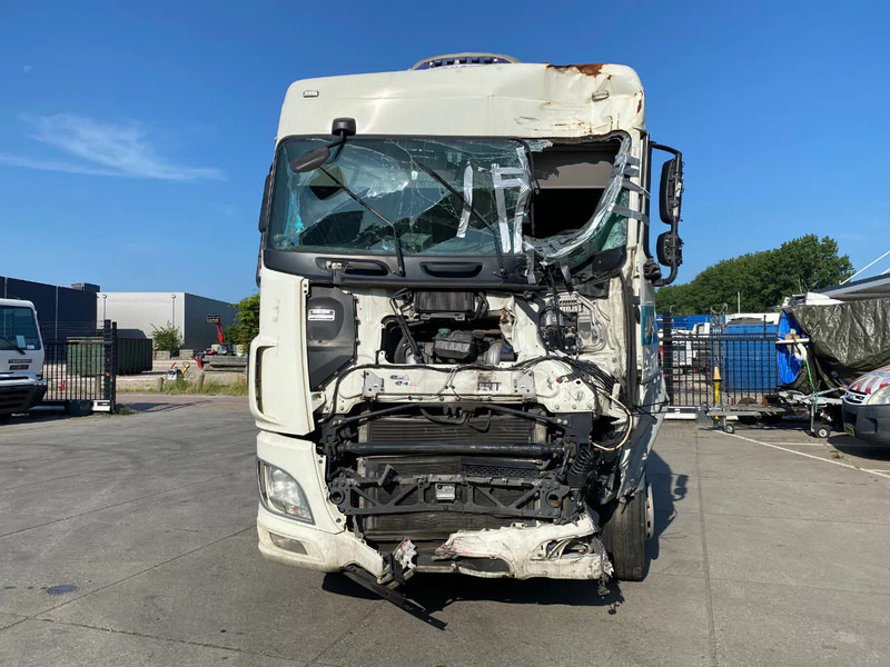 DAF XF 106.460 SC / Damaged / Stand Airco - Камион влекач: слика 2 DAF XF 106.460 SC / Damaged / Stand Airco - Камион влекач: слика 2