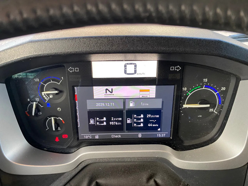 Камион влекач Renault T HIGH 520 DTI 13 / 2x Tank / Full spoilers / Stand Airco: слика 9