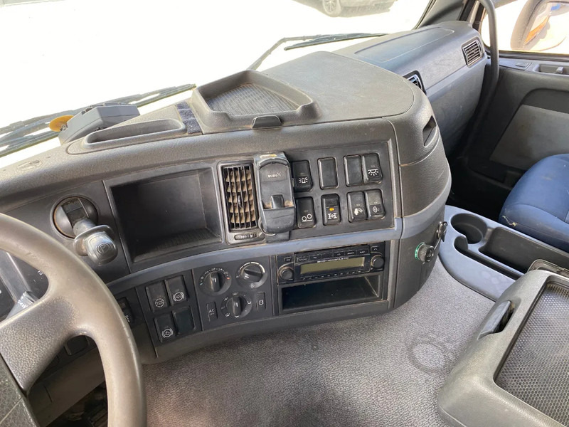 Камион влекач Volvo FM 440 6x4 / Hooklift and Tractor / Hub Reduction: слика 10 Камион влекач Volvo FM 440 6x4 / Hooklift and Tractor / Hub Reduction: слика 10