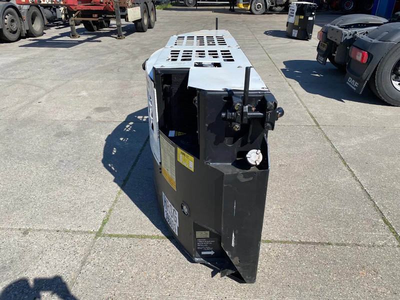 THERMO KING Genset Clip-on SG 3000 / 2013 / 16689 hrs. - Генераторска поставка: слика 4 THERMO KING Genset Clip-on SG 3000 / 2013 / 16689 hrs. - Генераторска поставка: слика 4