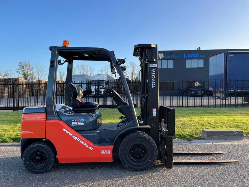 Toyota 52-8FDF25 - Дизел вилушкар: слика 3 Toyota 52-8FDF25 - Дизел вилушкар: слика 3