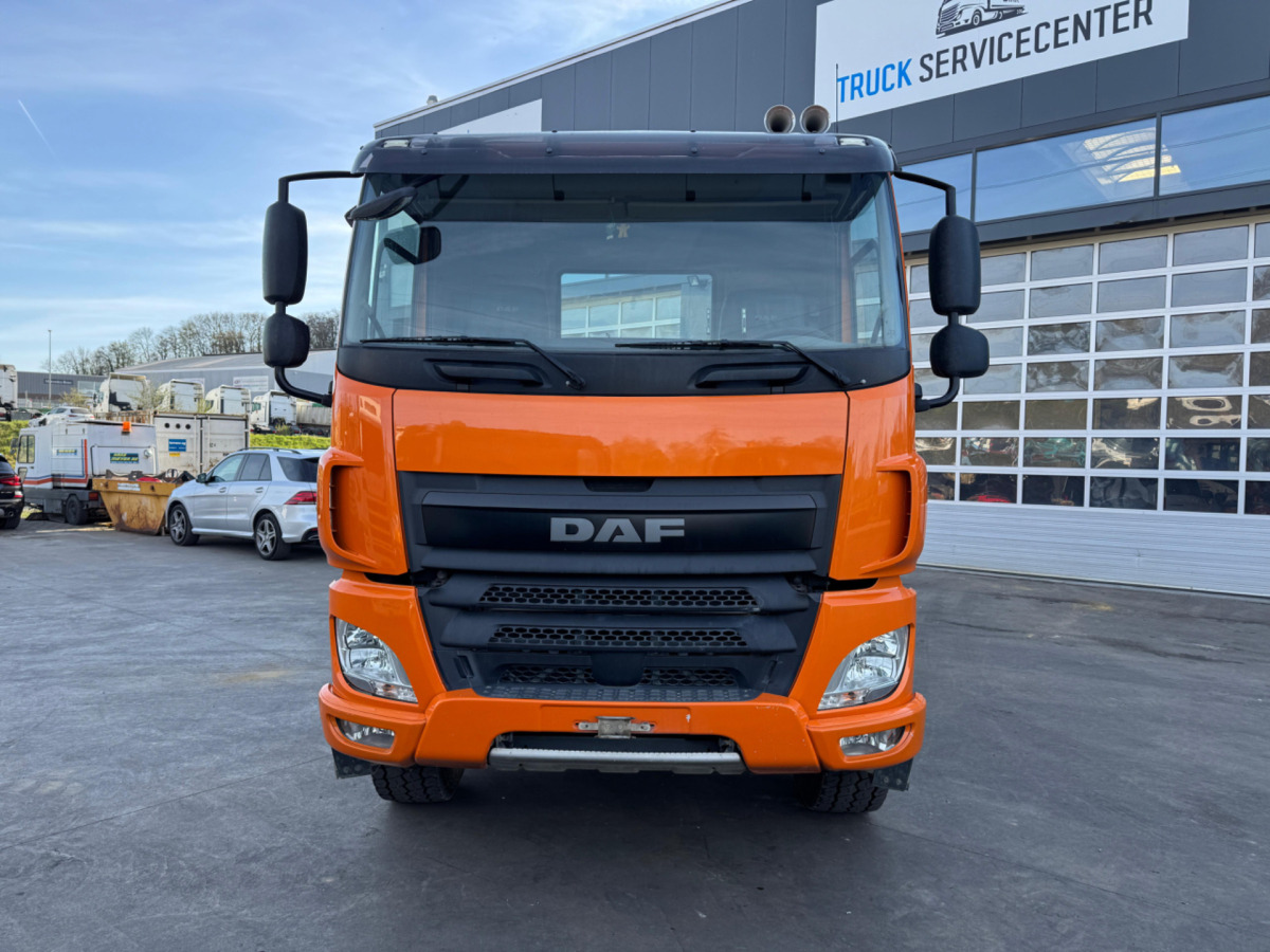 DAF CF440 8x4 Fahrgestell - Камион со кабинска шасија: слика 2 DAF CF440 8x4 Fahrgestell - Камион со кабинска шасија: слика 2