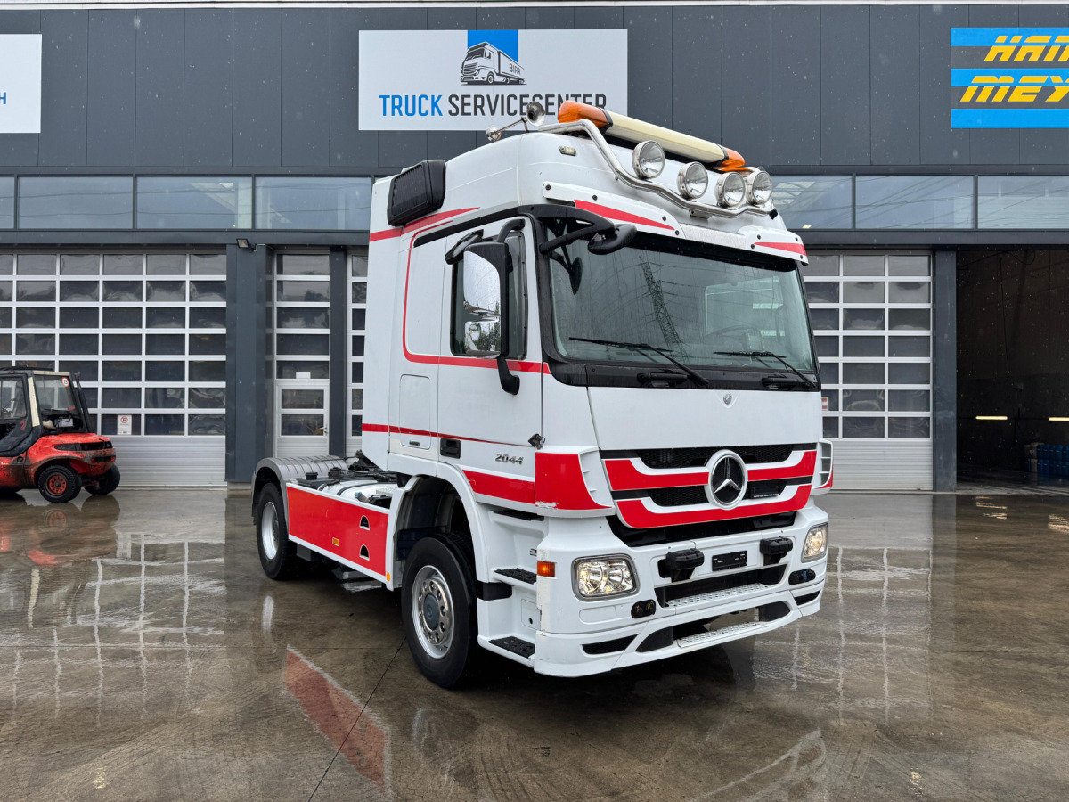 MERCEDES Actros 2044 4x4 - Камион влекач: слика 3 MERCEDES Actros 2044 4x4 - Камион влекач: слика 3
