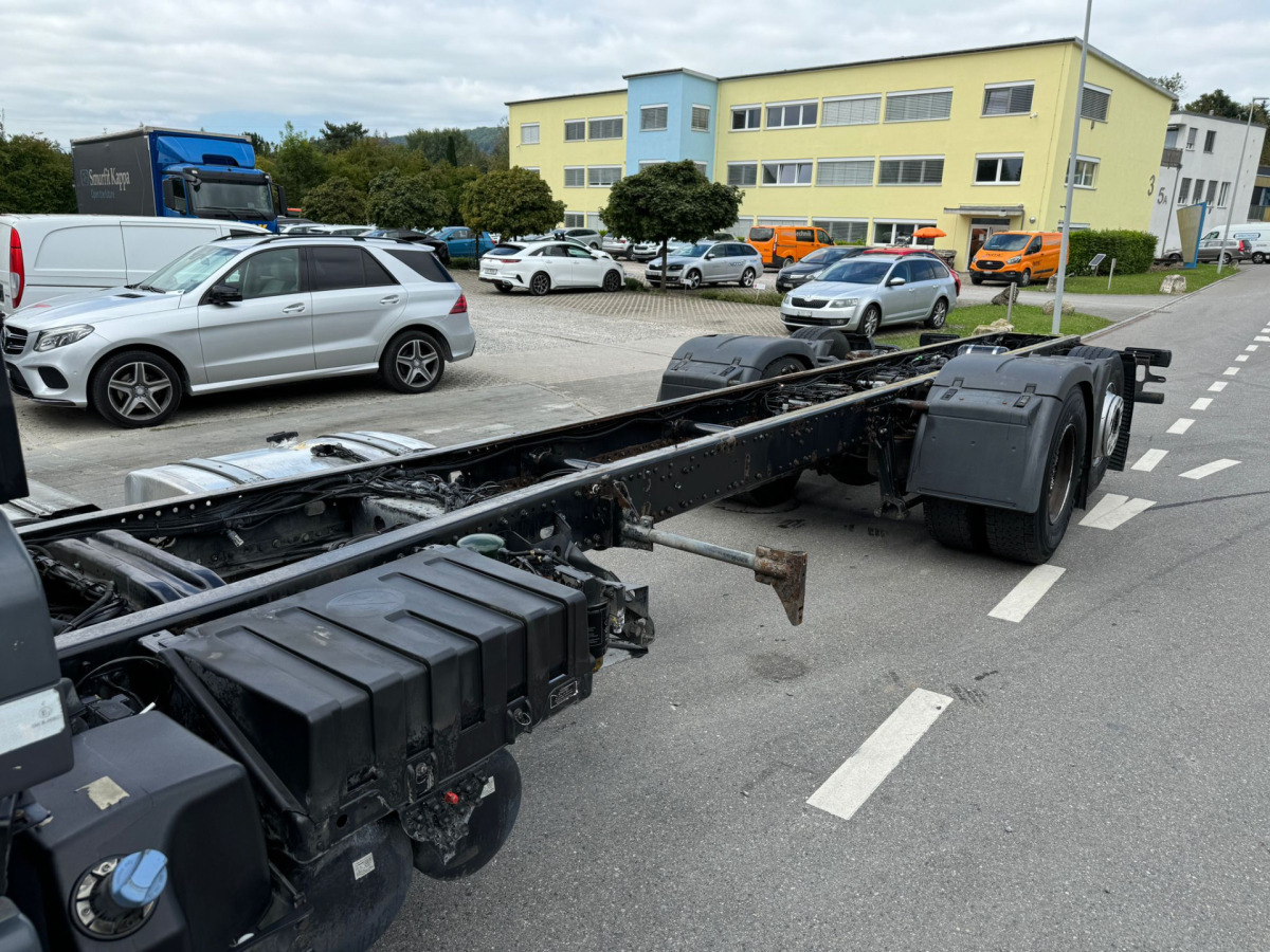 Камион со кабинска шасија MAN TGS 26.440 6x2 Chassis: слика 9