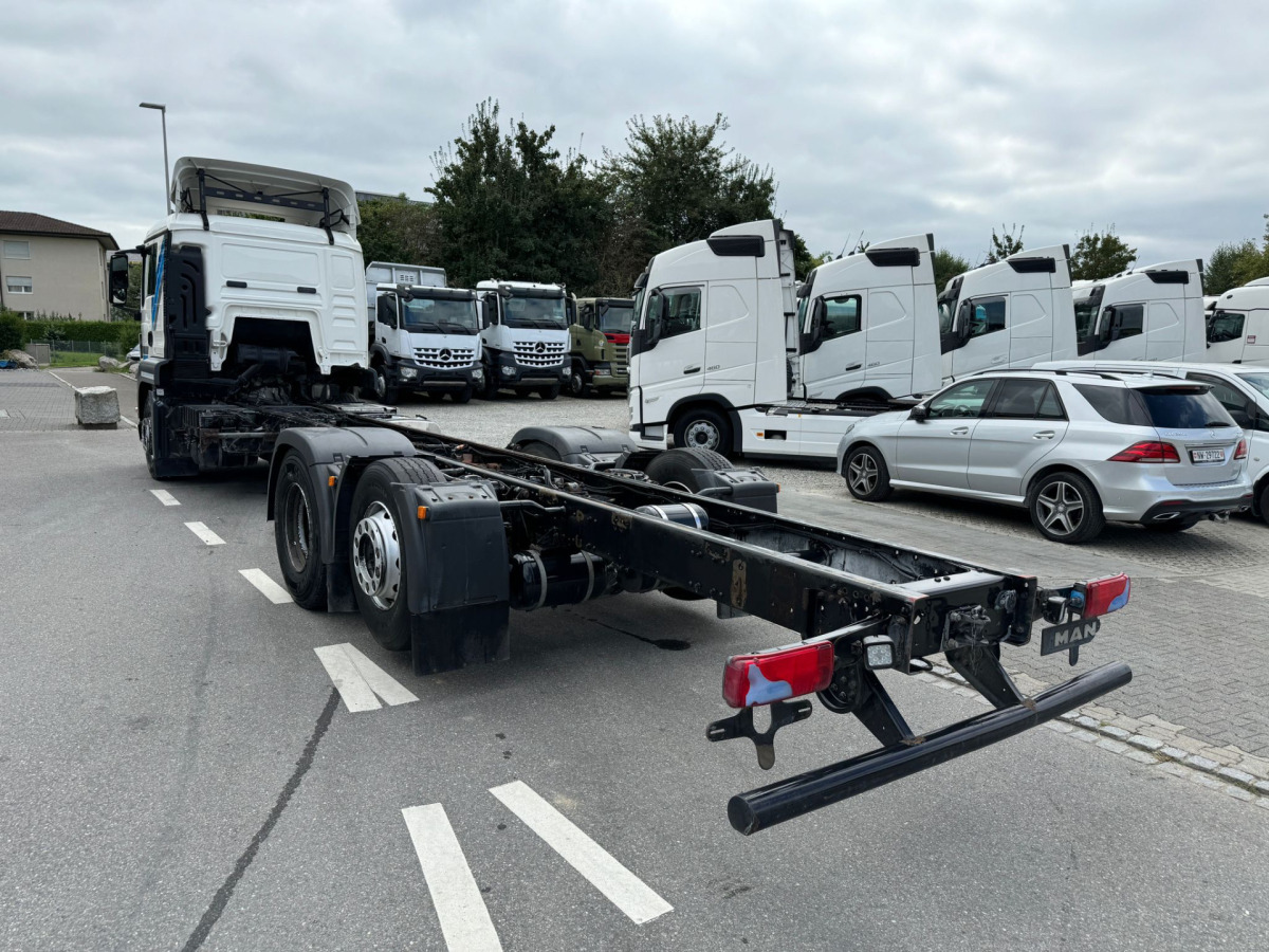 Камион со кабинска шасија MAN TGS 26.440 6x2 Chassis: слика 8