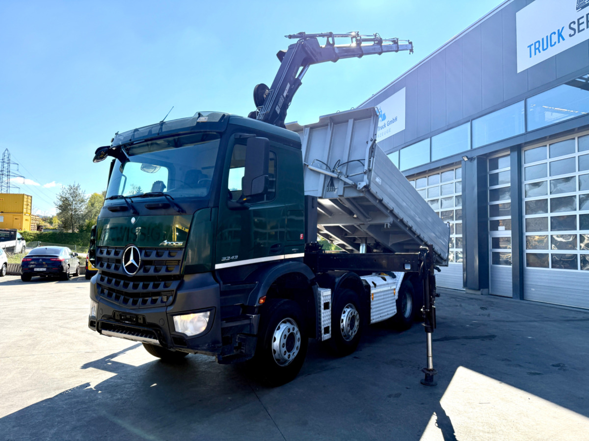 MERCEDES Arocs 3242 8x4 Hiab 166-4 - Кипер, Камион со кран: слика 3 MERCEDES Arocs 3242 8x4 Hiab 166-4 - Кипер, Камион со кран: слика 3