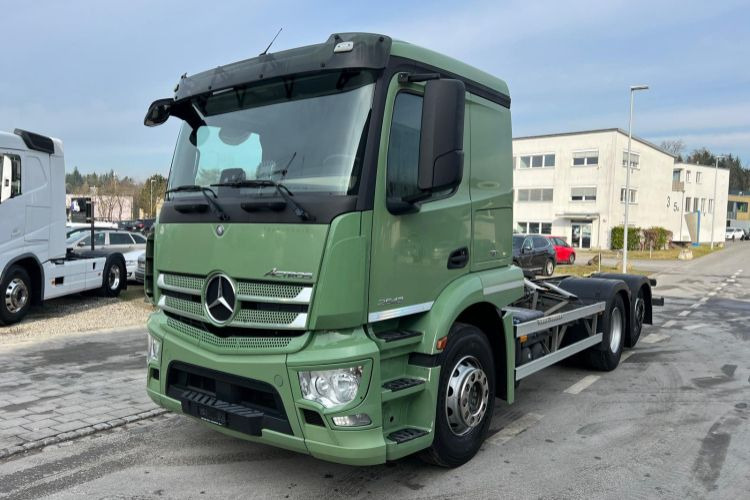 Mercedes-Benz Actros 2543 6x2 - Камион со кабинска шасија: слика 1 Mercedes-Benz Actros 2543 6x2 - Камион со кабинска шасија: слика 1