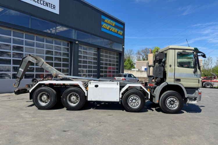 Mercedes-Benz Actros 3244 8x4 Hiab 26T AHK - Камион со кука за подигање: слика 3 Mercedes-Benz Actros 3244 8x4 Hiab 26T AHK - Камион со кука за подигање: слика 3