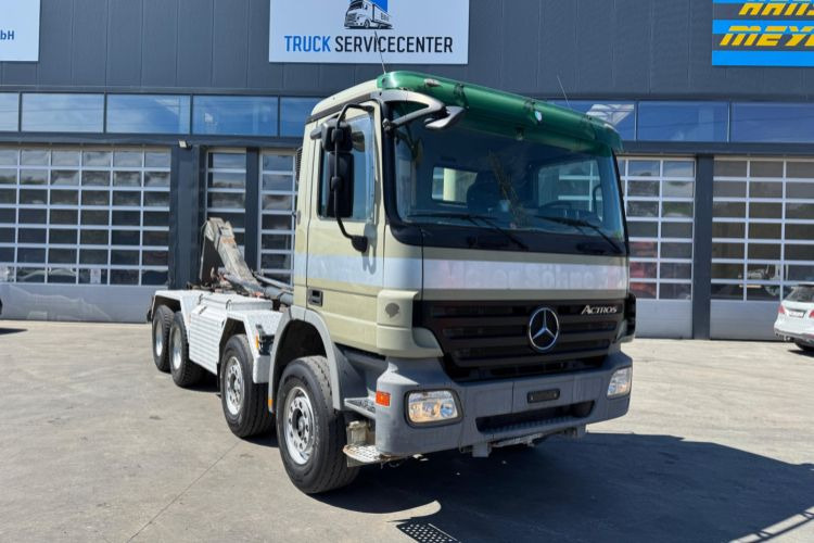 Mercedes-Benz Actros 3244 8x4 Hiab 26T AHK - Камион со кука за подигање: слика 2 Mercedes-Benz Actros 3244 8x4 Hiab 26T AHK - Камион со кука за подигање: слика 2