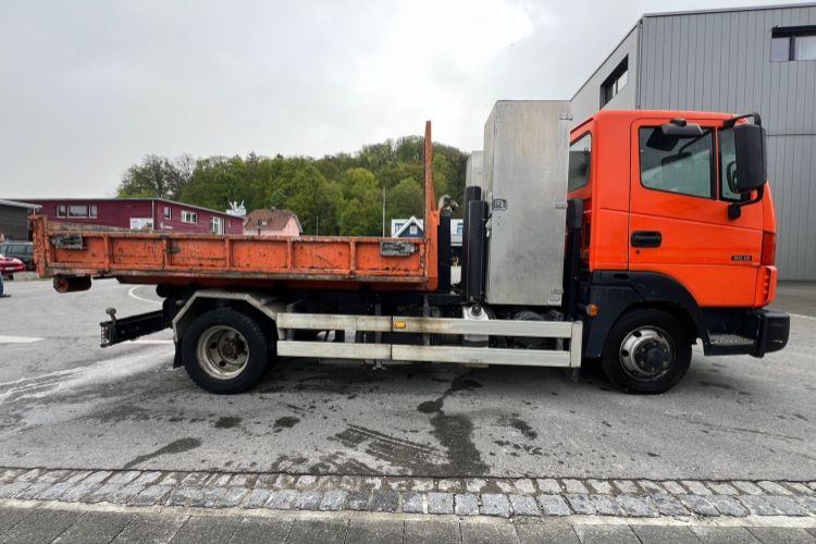 Nissan Atleon 80.19 4x2 Hooklift - Камион со кука за подигање: слика 5 Nissan Atleon 80.19 4x2 Hooklift - Камион со кука за подигање: слика 5