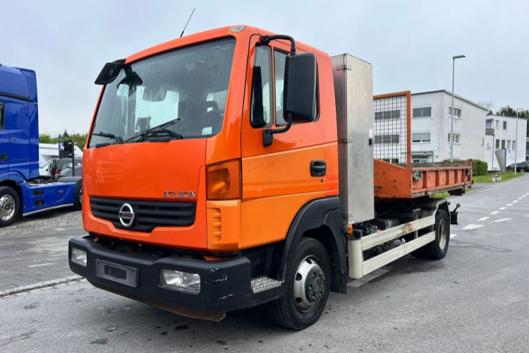 Nissan Atleon 80.19 4x2 Hooklift - Камион со кука за подигање: слика 2 Nissan Atleon 80.19 4x2 Hooklift - Камион со кука за подигање: слика 2