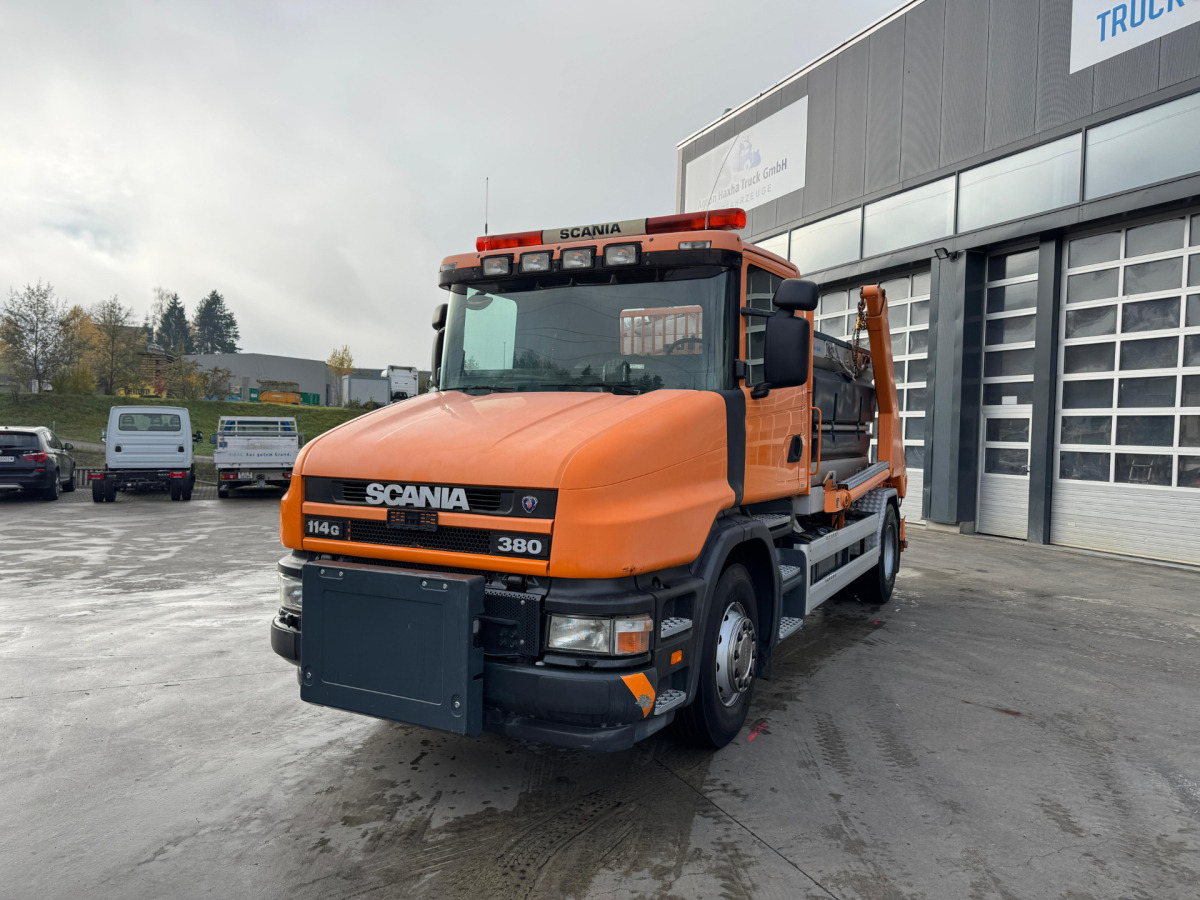 SCANIA T380 4x2 Winterdienst Schneepflug und Salzstreuer - Камион за подигање контејнери: слика 1 SCANIA T380 4x2 Winterdienst Schneepflug und Salzstreuer - Камион за подигање контејнери: слика 1