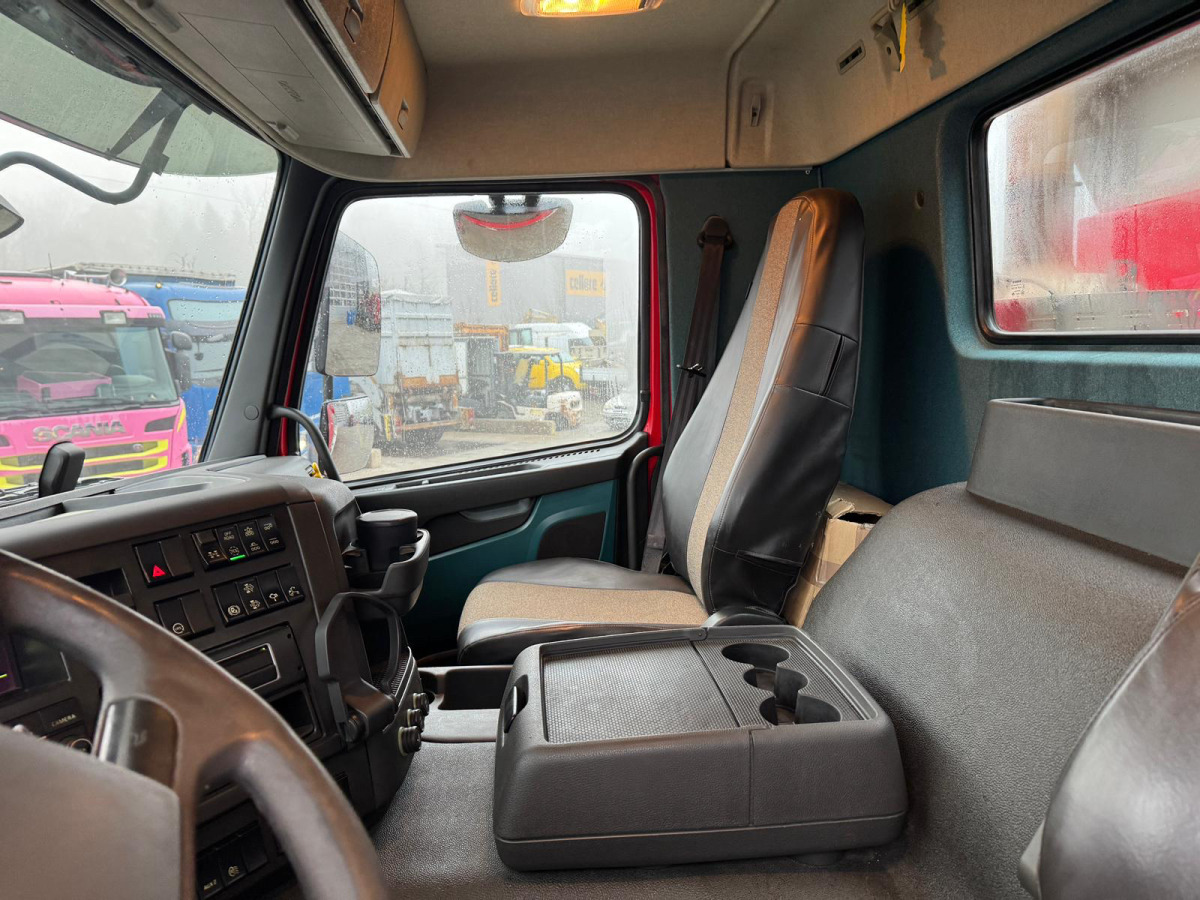 Камион со кука за подигање VOLVO FMX-500 10x4 Rückwärtskipper: слика 16