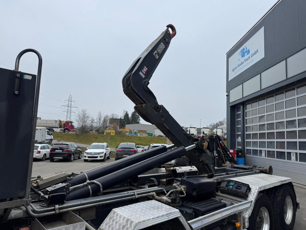 Камион со кука за подигање VOLVO FMX-500 8x4 Hiab 26T: слика 10