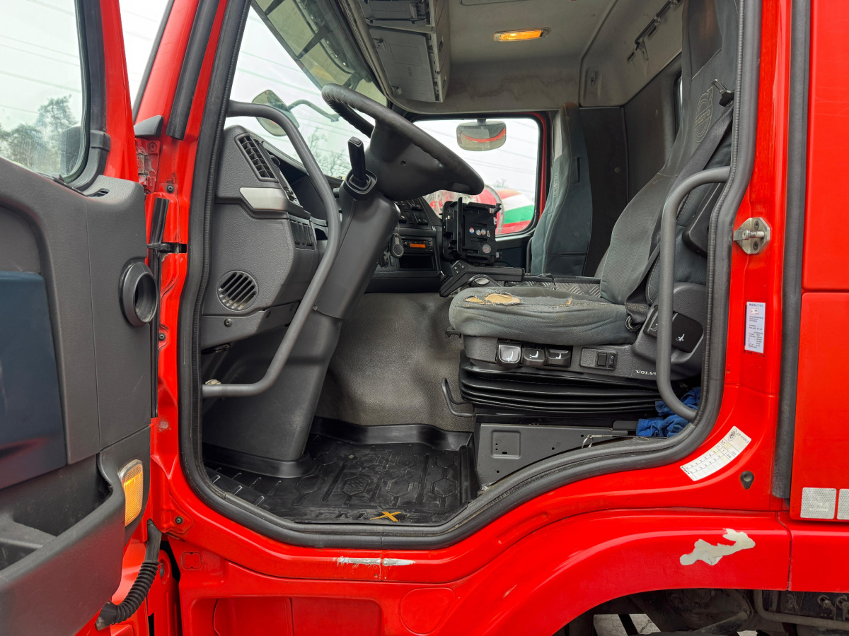 Камион со кука за подигање VOLVO FMX-500 8x4 Hiab 26T: слика 12