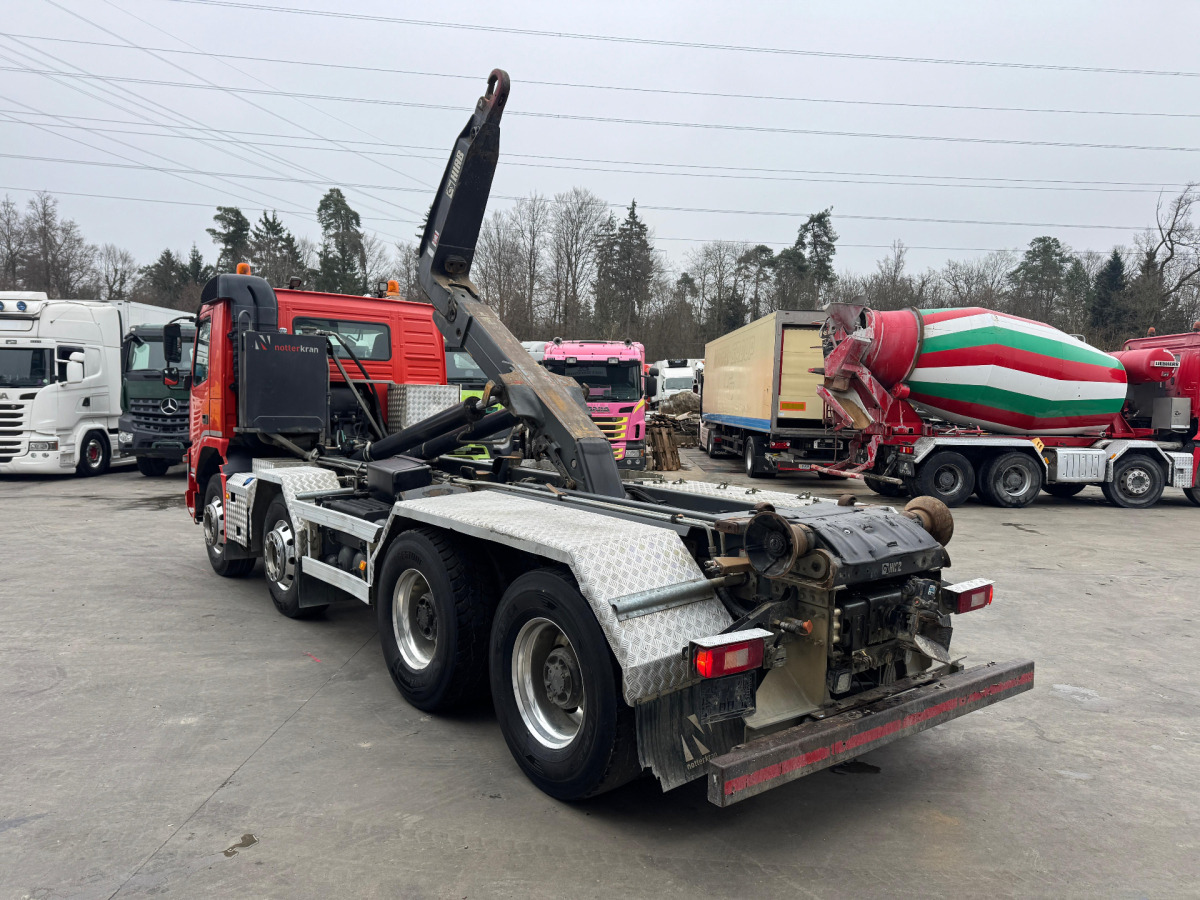 Камион со кука за подигање VOLVO FMX-500 8x4 Hiab 26T: слика 7