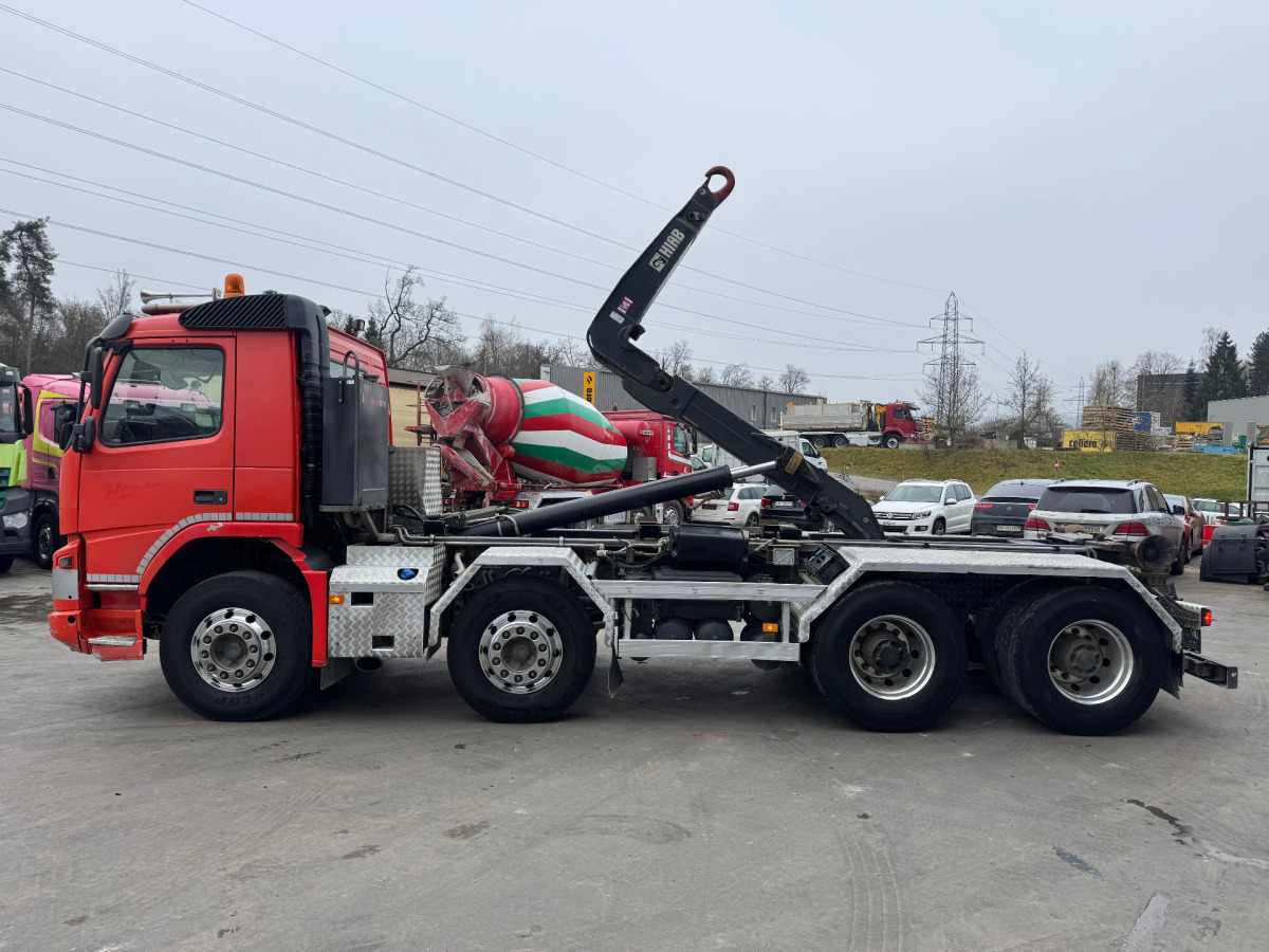 Камион со кука за подигање VOLVO FMX-500 8x4 Hiab 26T: слика 8
