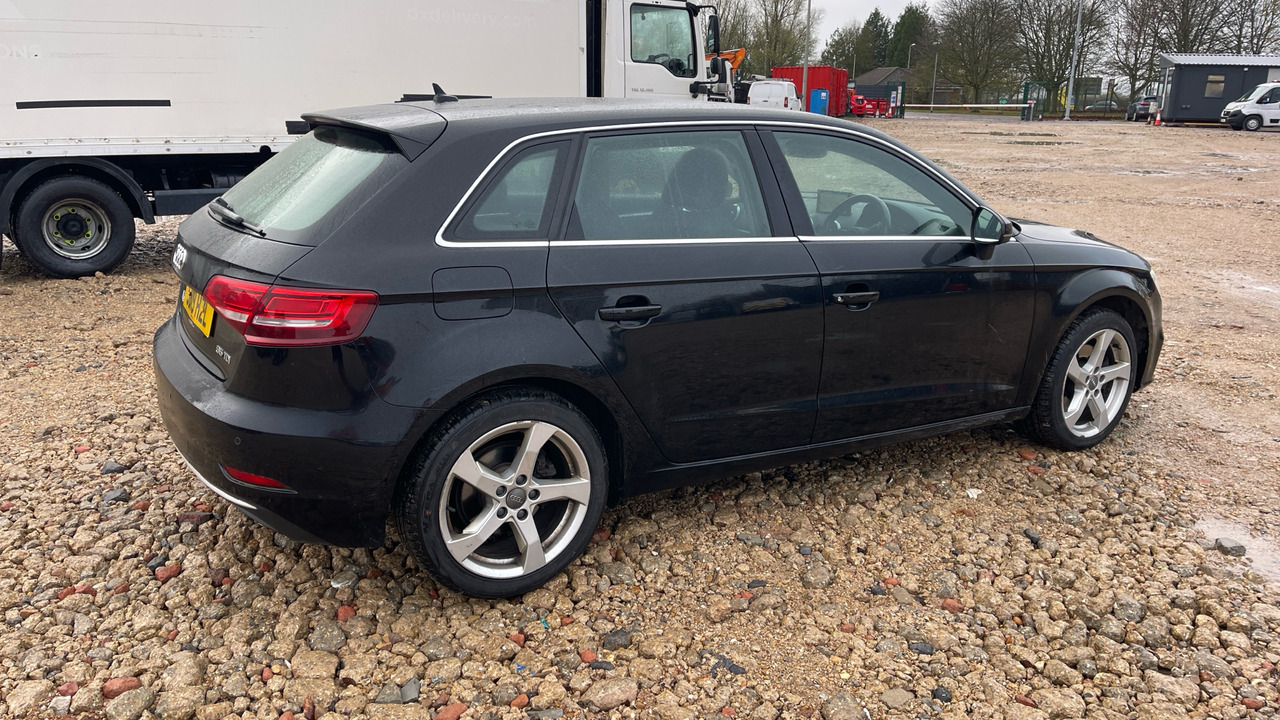 AUDI A3 2.0 35 TDI SPORT - Хечбек: слика 4 AUDI A3 2.0 35 TDI SPORT - Хечбек: слика 4