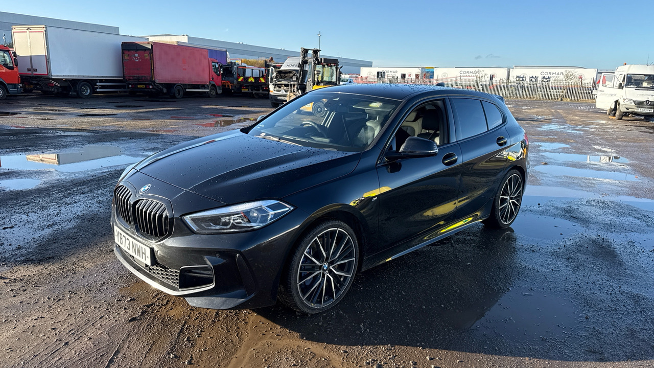 BMW 1 Series 118i M Sport - Хечбек: слика 2 BMW 1 Series 118i M Sport - Хечбек: слика 2