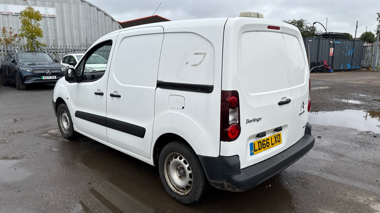 CITROEN BERLINGO 625 1.6 BlueHDi LX 100ps - Мало комбе: слика 3 CITROEN BERLINGO 625 1.6 BlueHDi LX 100ps - Мало комбе: слика 3