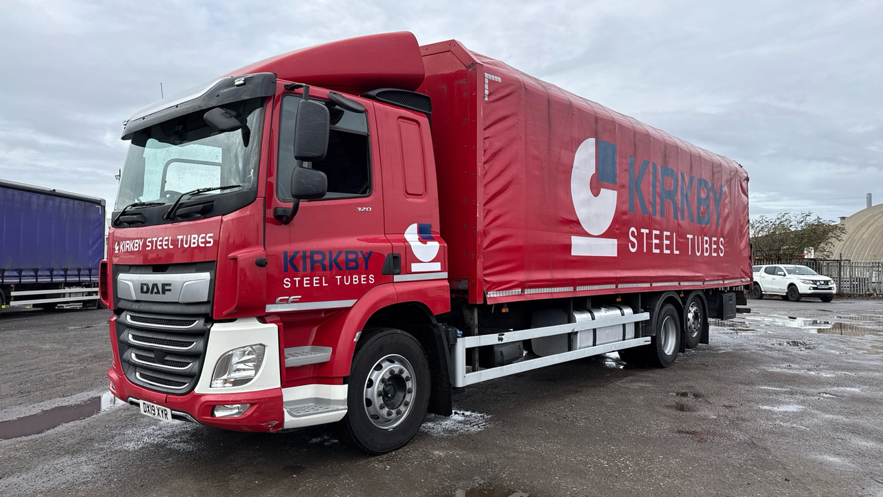 DAF CF 320 - Камион со платформа: слика 2 DAF CF 320 - Камион со платформа: слика 2