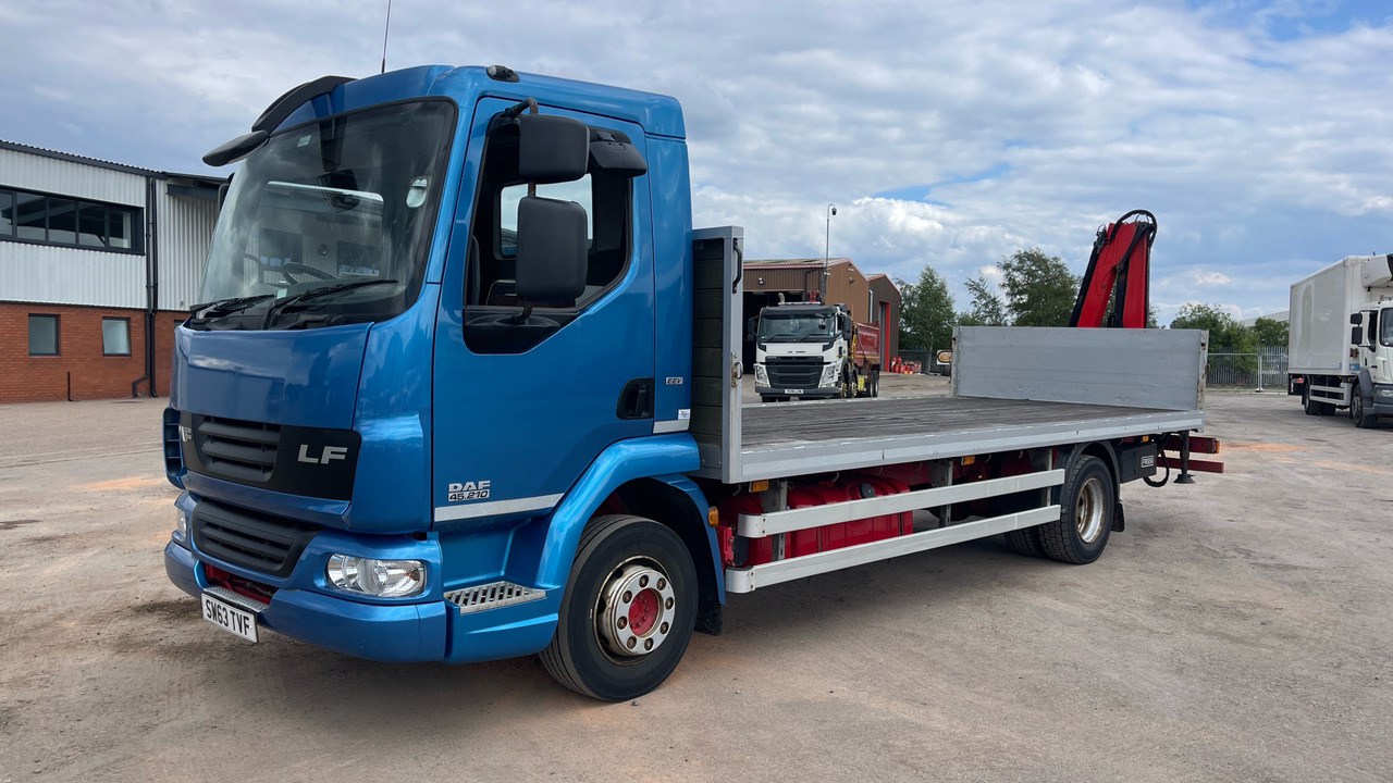 DAF LF 45.210 - Камион со платформа, Камион со кран: слика 2 DAF LF 45.210 - Камион со платформа, Камион со кран: слика 2