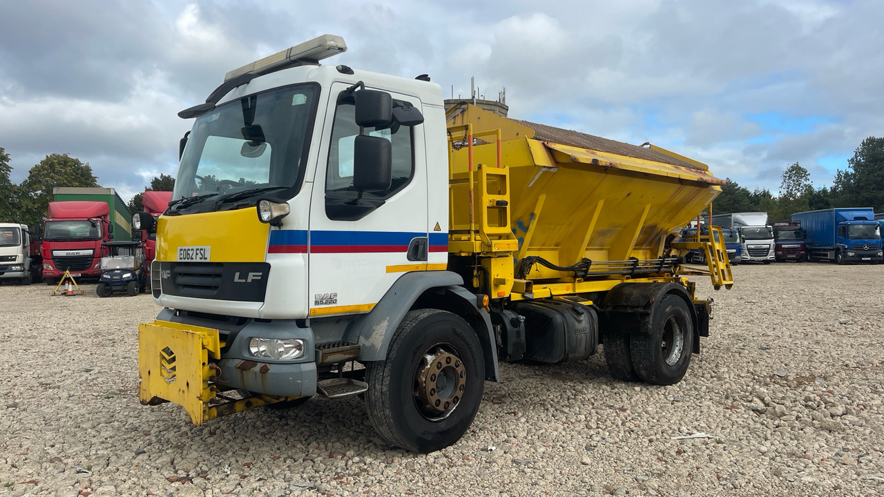 DAF LF 55.220 - Машина за чистење снег: слика 2 DAF LF 55.220 - Машина за чистење снег: слика 2