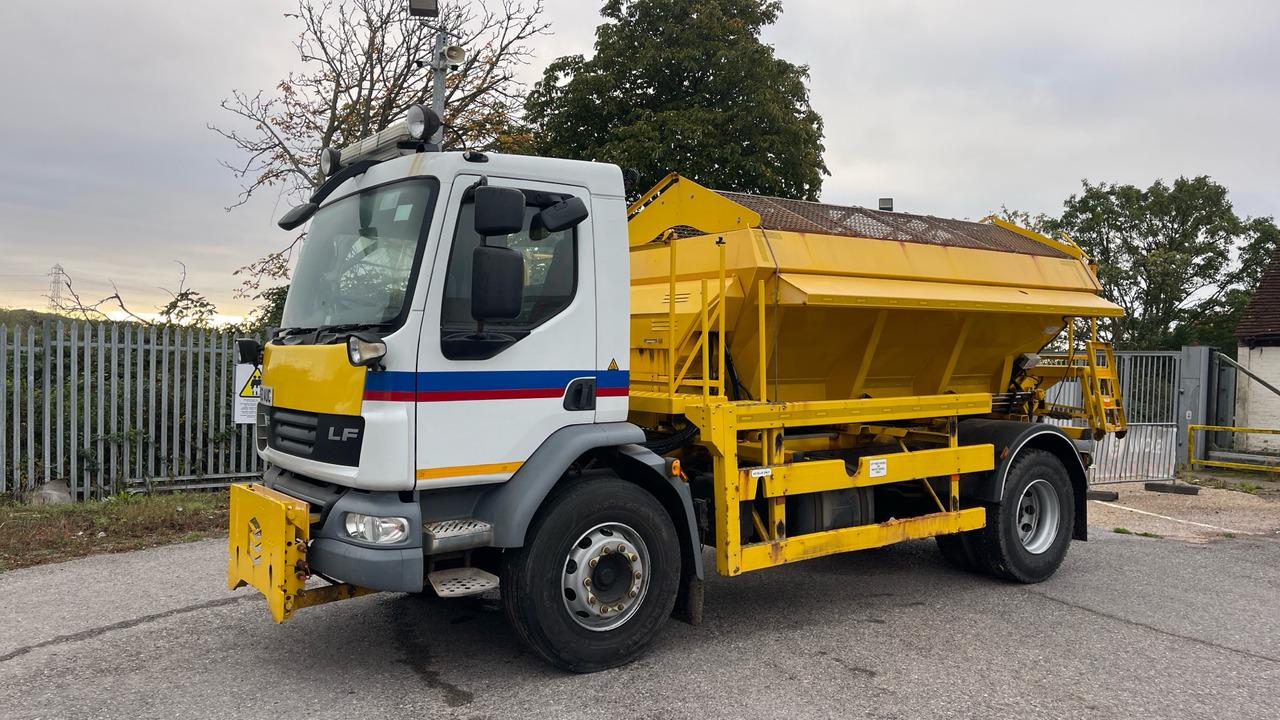 DAF LF 55.220 - Машина за чистење снег: слика 2 DAF LF 55.220 - Машина за чистење снег: слика 2