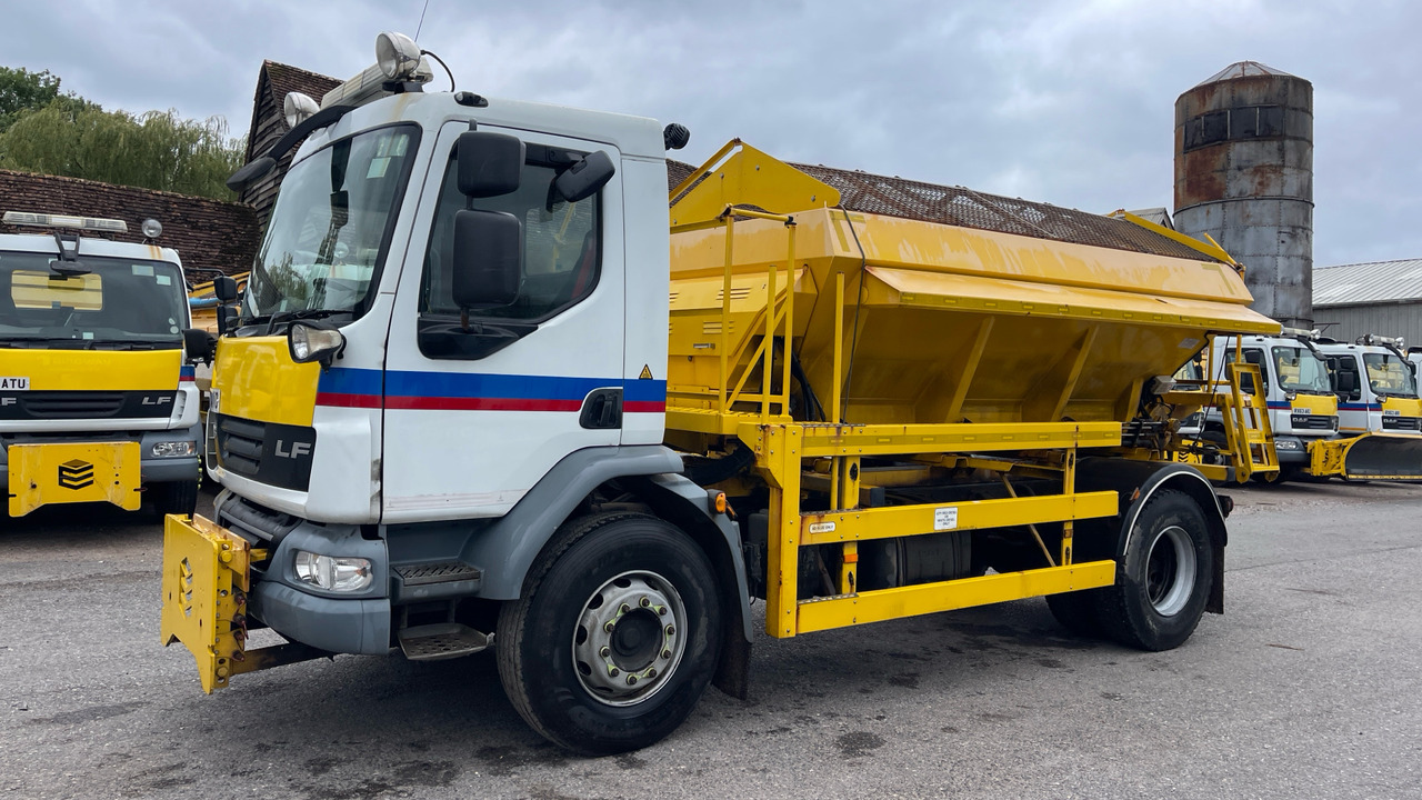 DAF LF 55.220 - Машина за чистење снег: слика 2 DAF LF 55.220 - Машина за чистење снег: слика 2