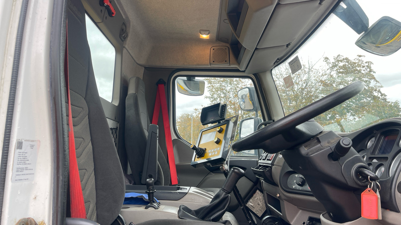 DAF LF 55.220 - Машина за чистење снег: слика 5 DAF LF 55.220 - Машина за чистење снег: слика 5