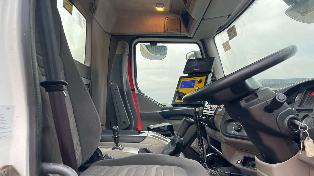 DAF LF 55.220 - Машина за чистење снег: слика 5 DAF LF 55.220 - Машина за чистење снег: слика 5