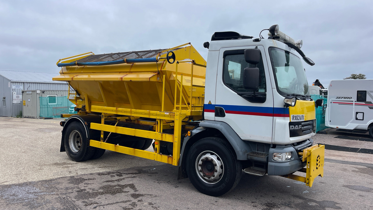 DAF LF 55.220 - Машина за чистење снег: слика 1 DAF LF 55.220 - Машина за чистење снег: слика 1