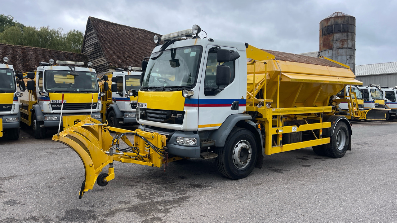 DAF LF 55.220 - Машина за чистење снег: слика 2 DAF LF 55.220 - Машина за чистење снег: слика 2