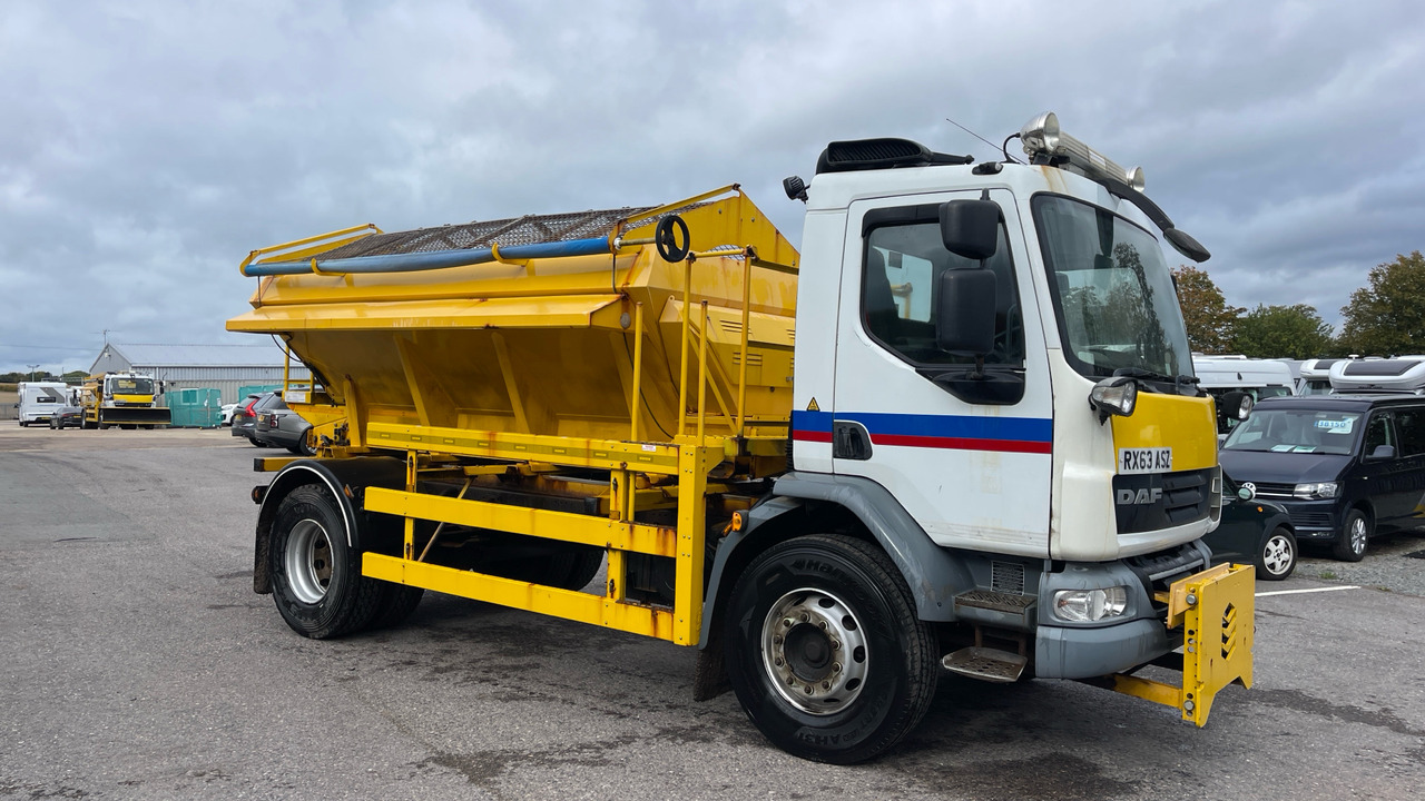 DAF LF 55.220 - Машина за чистење снег: слика 1 DAF LF 55.220 - Машина за чистење снег: слика 1