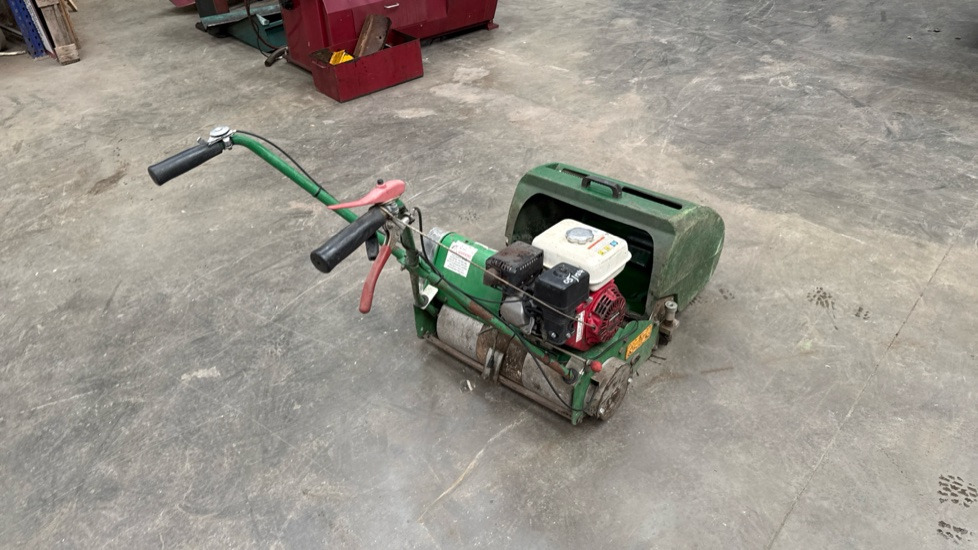 DENNIS FT510 PEDESTRIAN CYLINDER MOWER, NO UNIT, GRASS BOX - Градежна опрема: слика 2 DENNIS FT510 PEDESTRIAN CYLINDER MOWER, NO UNIT, GRASS BOX - Градежна опрема: слика 2