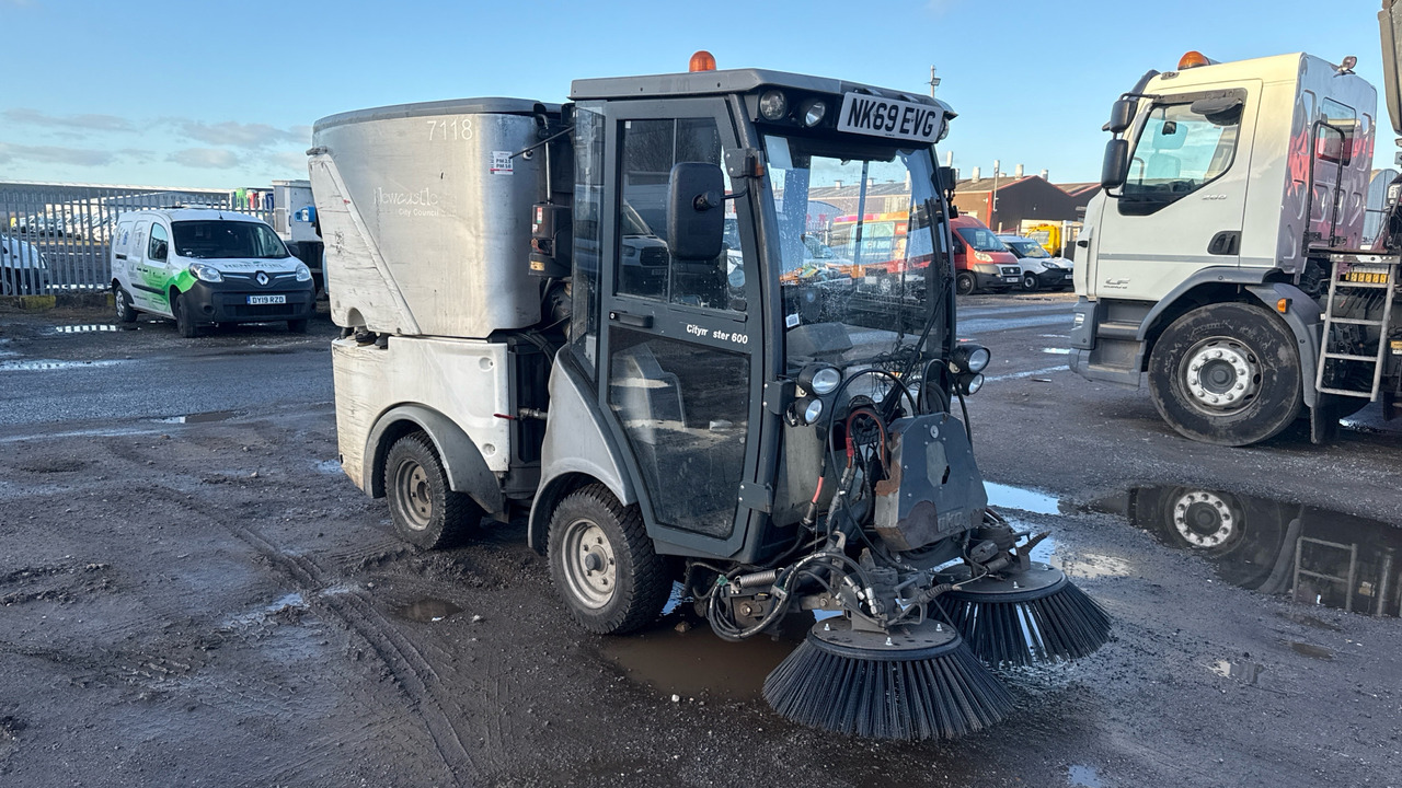 HAKO CITYMASTER 600 - Возило за метење: слика 1 HAKO CITYMASTER 600 - Возило за метење: слика 1