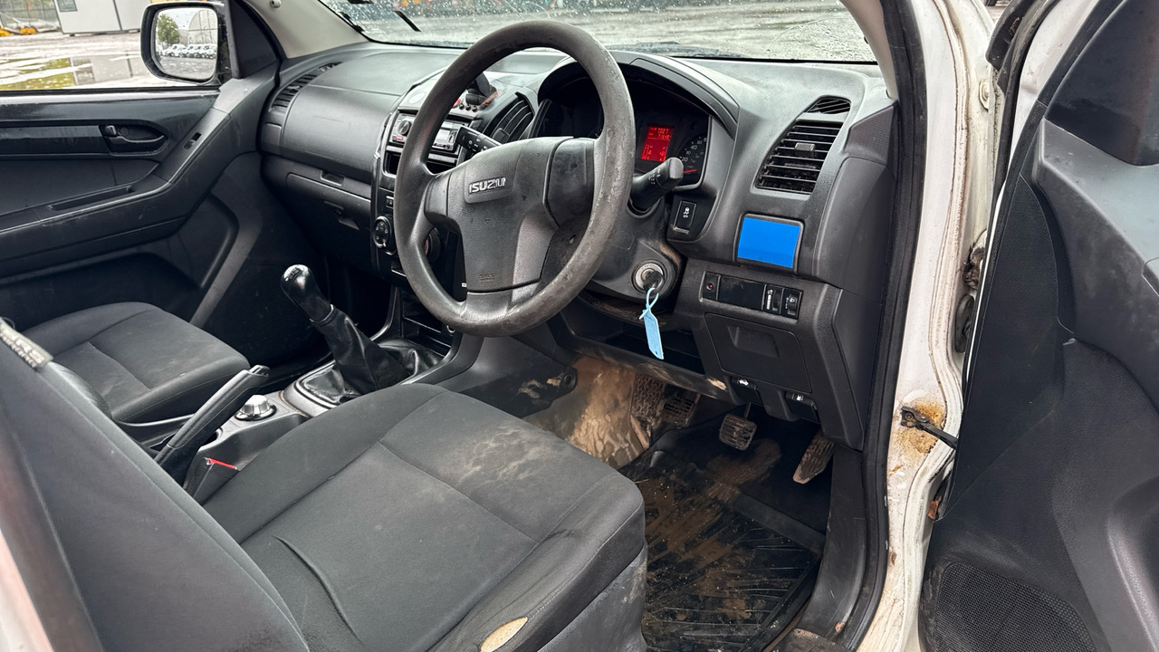 Isuzu D-Max 2.5 TD - Пикап: слика 5 Isuzu D-Max 2.5 TD - Пикап: слика 5