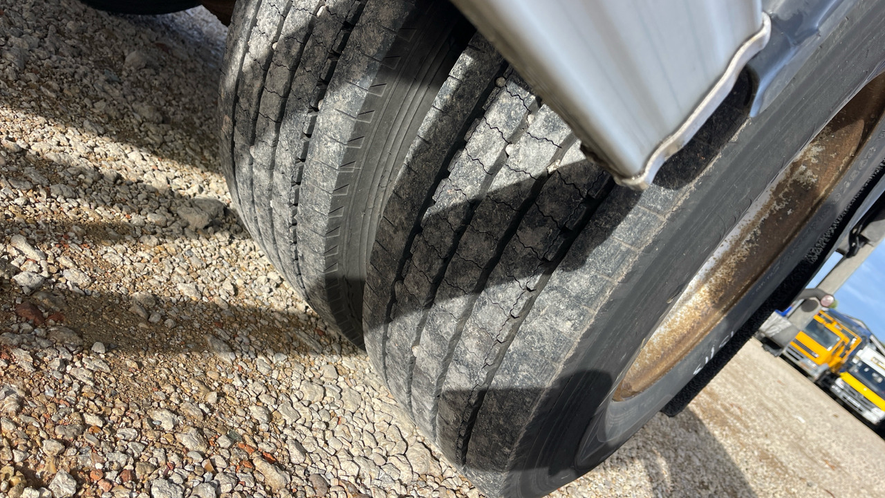 Камион сандучар Iveco Eurocargo 180E25: слика 15