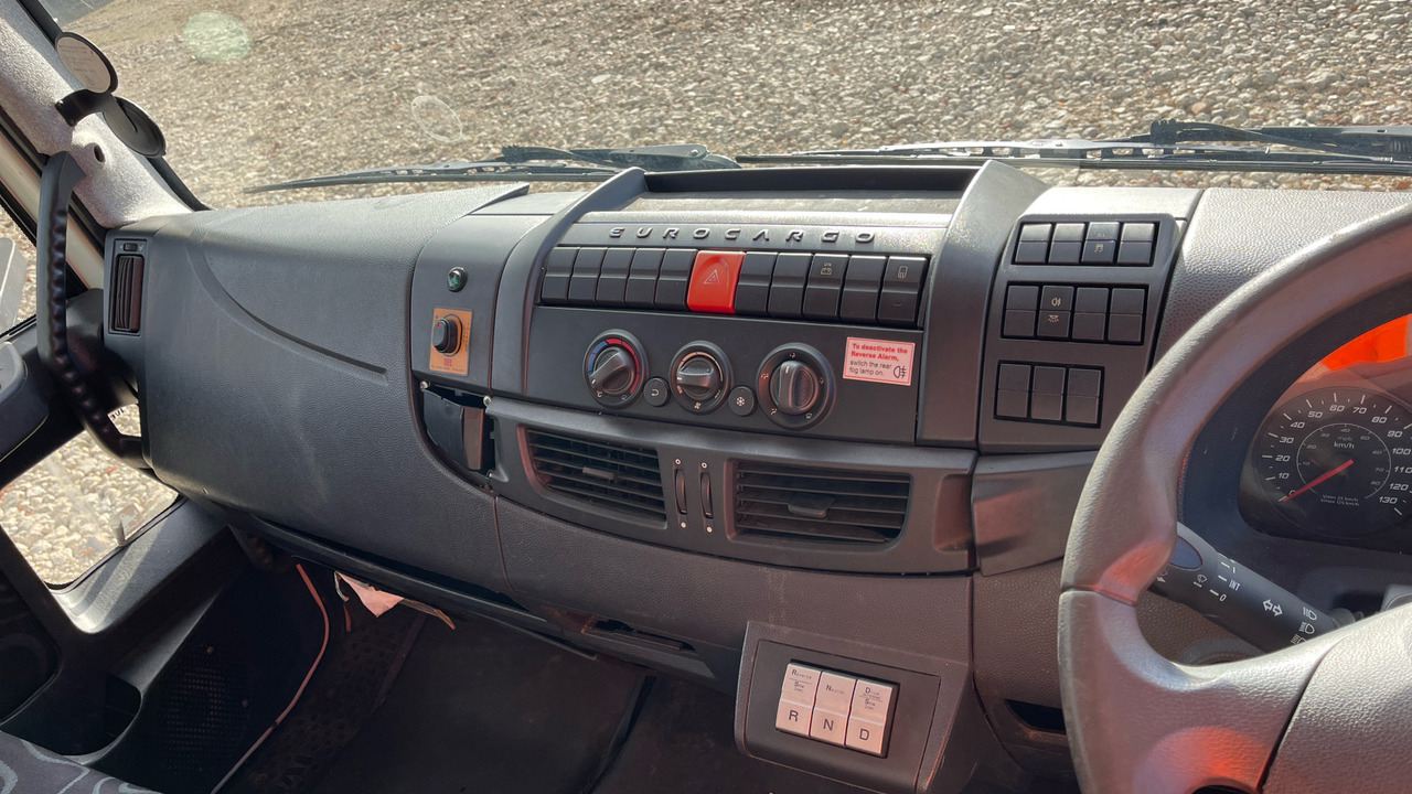 Камион сандучар Iveco Eurocargo 180E25: слика 7