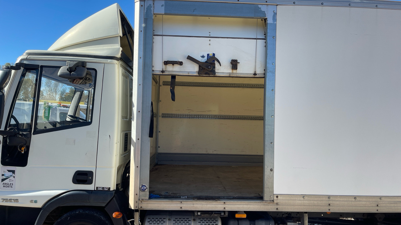 Камион сандучар Iveco Eurocargo 75E16: слика 14