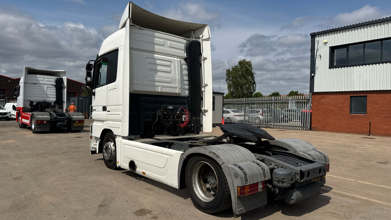 MERCEDES ACTROS 1844 - Камион влекач: слика 3 MERCEDES ACTROS 1844 - Камион влекач: слика 3