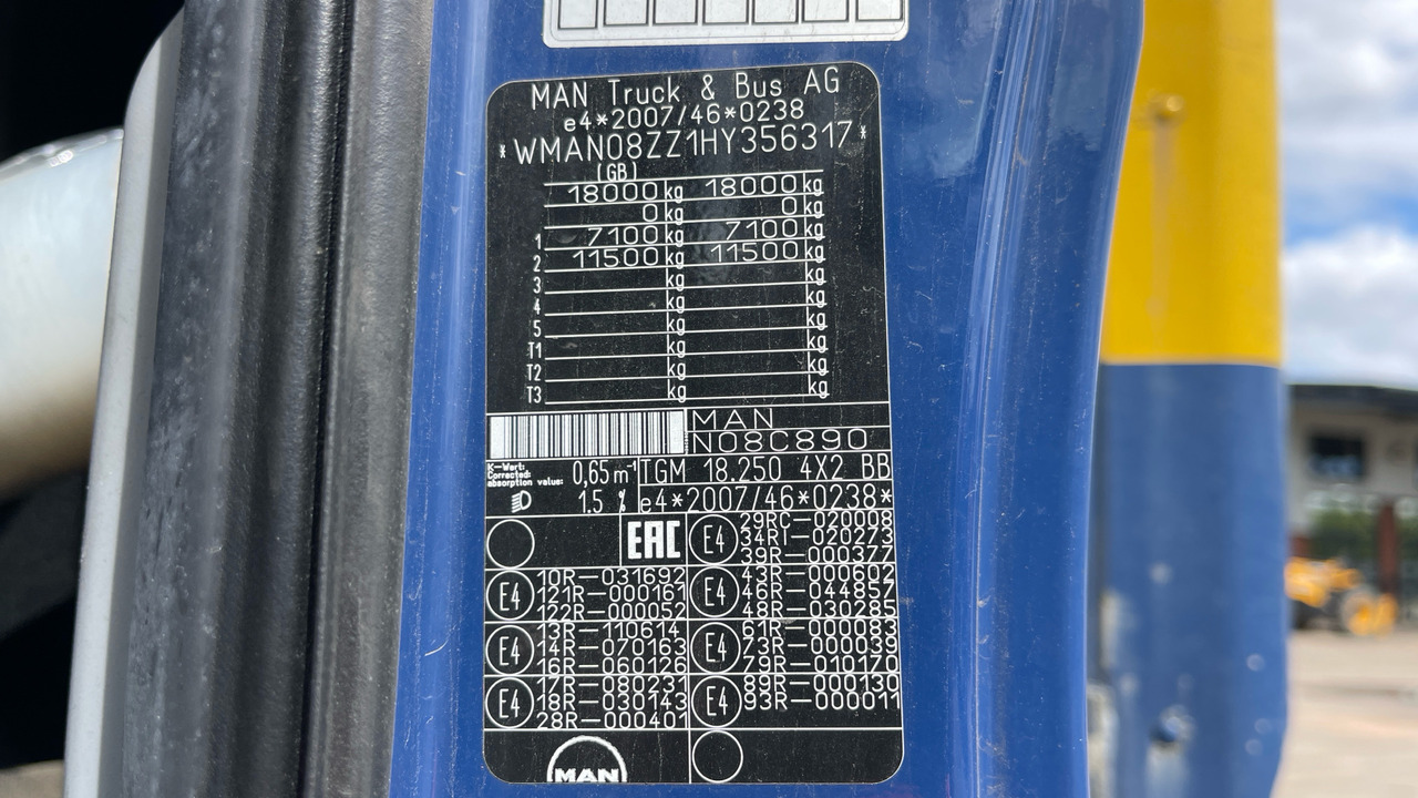 Камион со церада MAN TG-M 18.250: слика 11