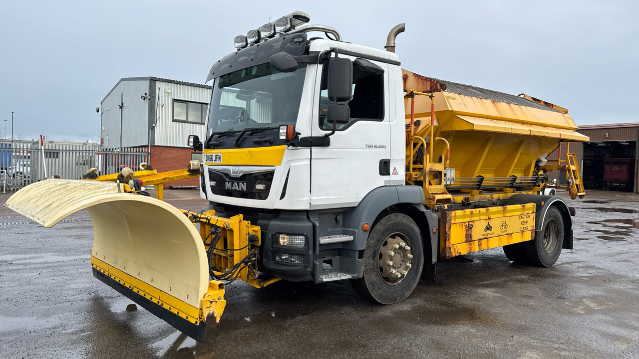 MAN TGM 18.250 - Машина за чистење снег: слика 2 MAN TGM 18.250 - Машина за чистење снег: слика 2