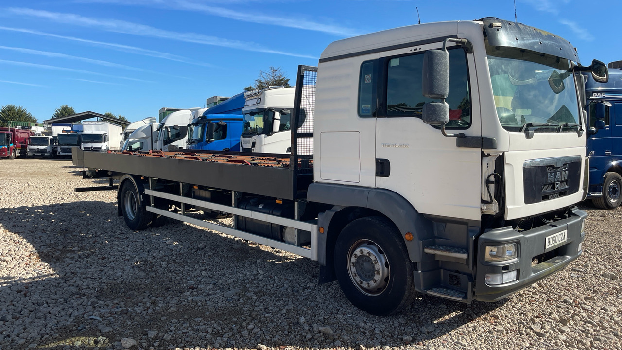 MAN TGM 18.250 - Камион со платформа: слика 1 MAN TGM 18.250 - Камион со платформа: слика 1