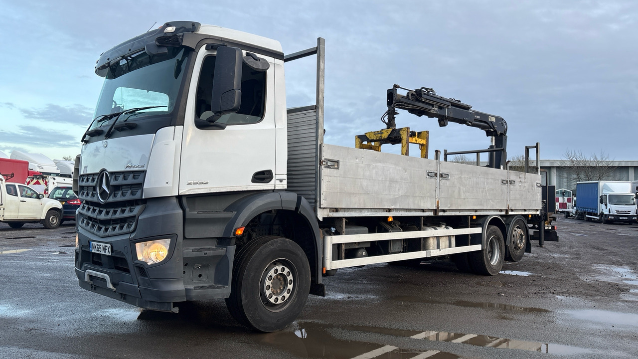 MERCEDES-BENZ AROCS 2532 - Камион со платформа, Камион со кран: слика 2 MERCEDES-BENZ AROCS 2532 - Камион со платформа, Камион со кран: слика 2