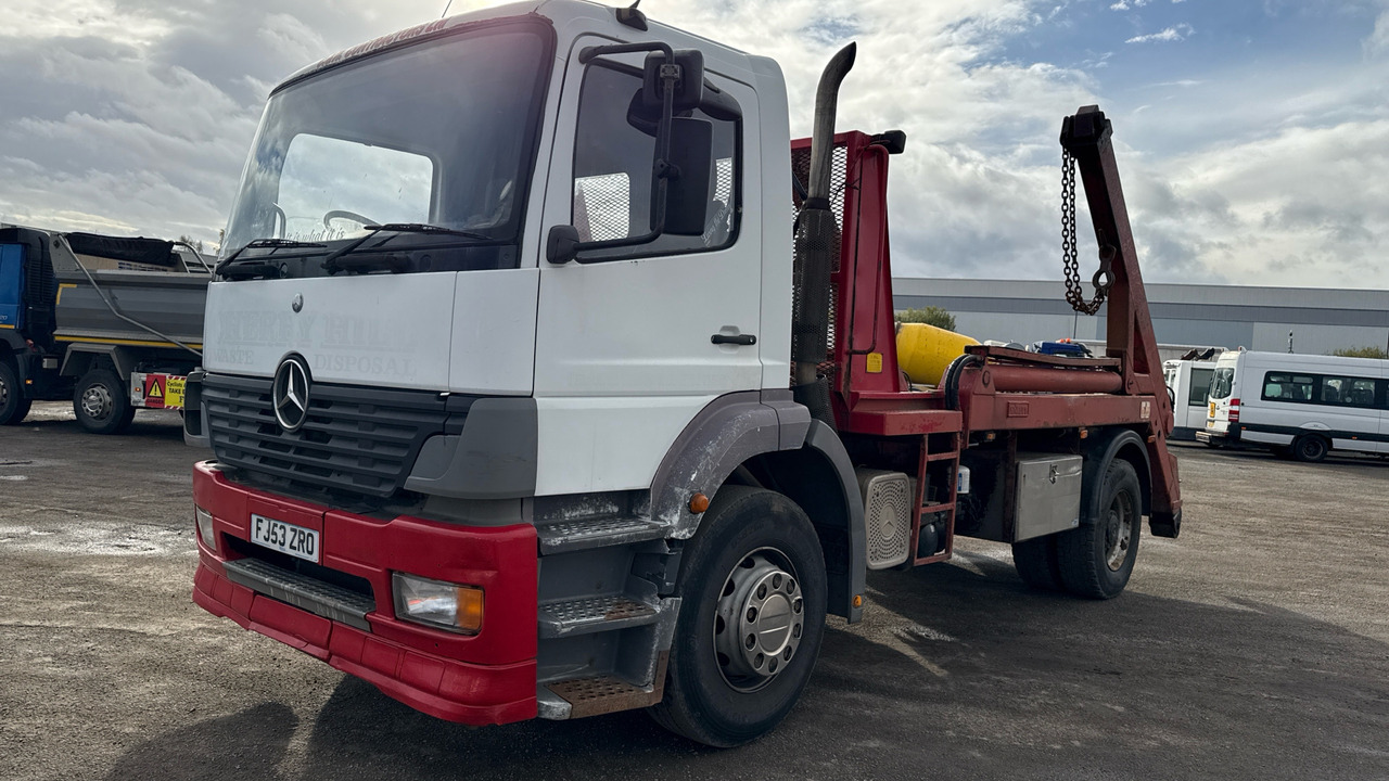 MERCEDES-BENZ ATEGO 1823 - Камион за подигање контејнери: слика 2 MERCEDES-BENZ ATEGO 1823 - Камион за подигање контејнери: слика 2