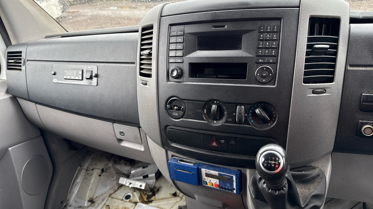 Камион со кабинска шасија MERCEDES-BENZ SPRINTER 313 CDI: слика 7