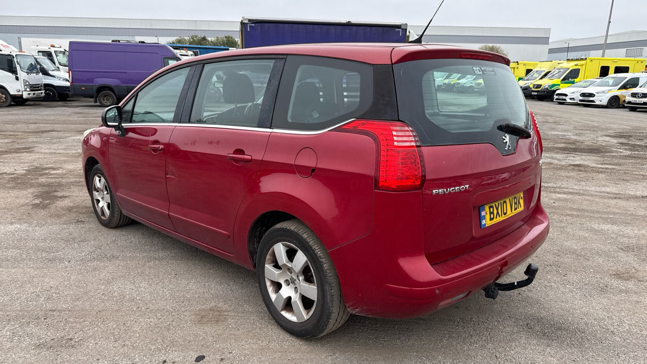 PEUGEOT 5008 2.0 HDI 150PS - Автомобил: слика 3 PEUGEOT 5008 2.0 HDI 150PS - Автомобил: слика 3